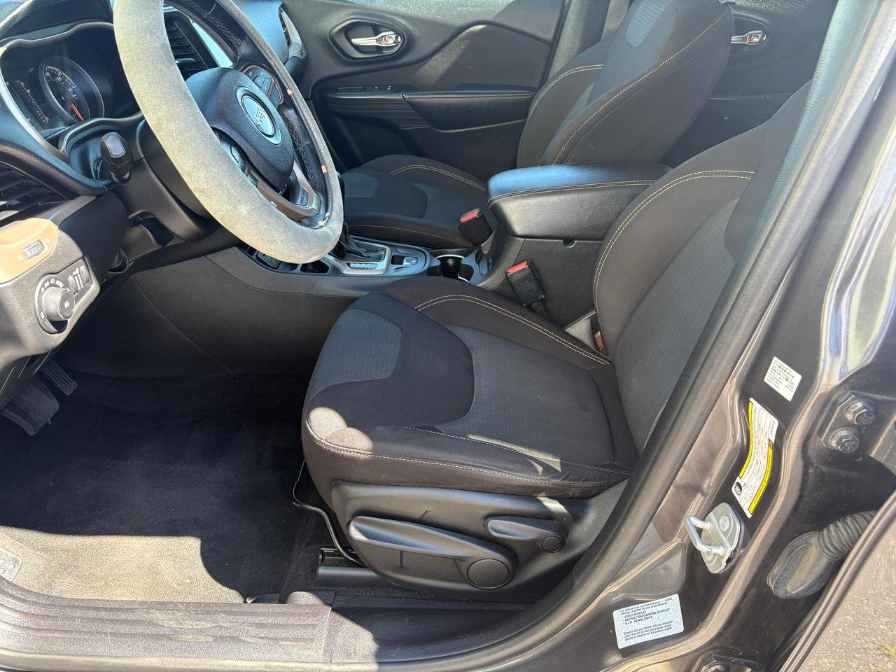 Used 2016 Jeep Cherokee Latitude image 5