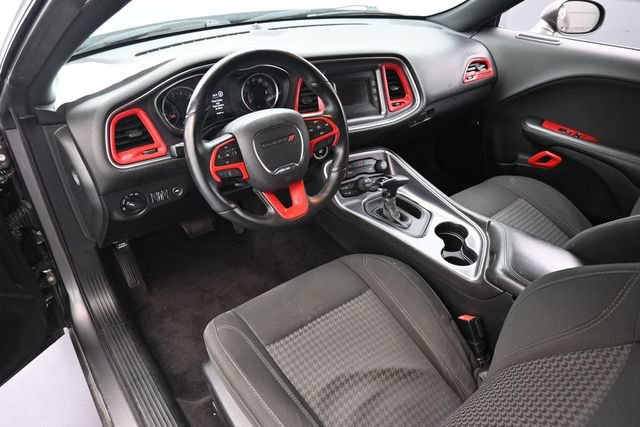 Used 2016 Dodge Challenger SXT w/ Driver Convenience Group RWD image 11