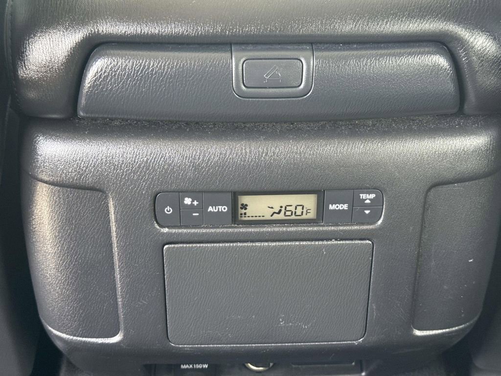 Used 2024 Nissan Armada SL w/ Captain's Chairs Package image 17