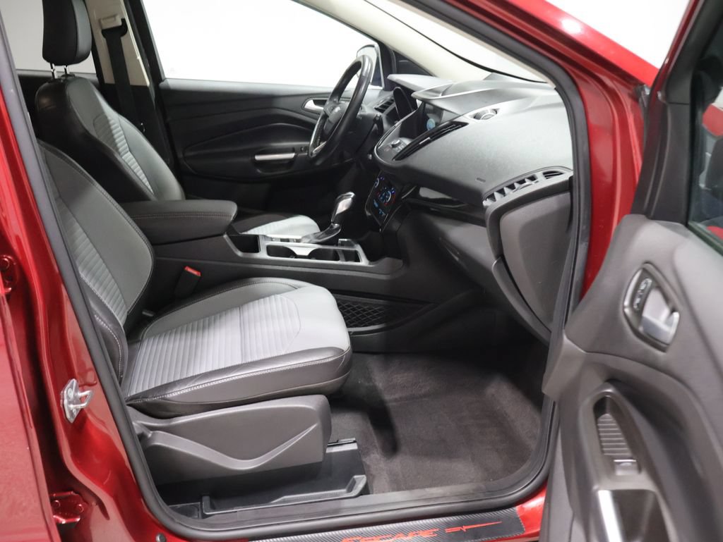 Used 2019 Ford Escape SE w/ SE Sport Appearance Package AWD/4WD image 21