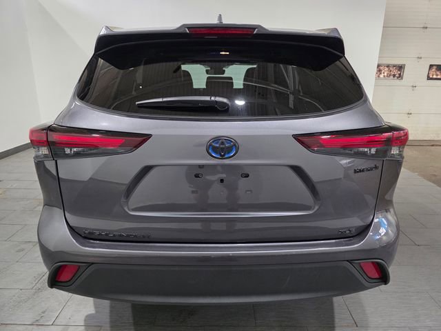 Used 2024 Toyota Highlander XLE image 4