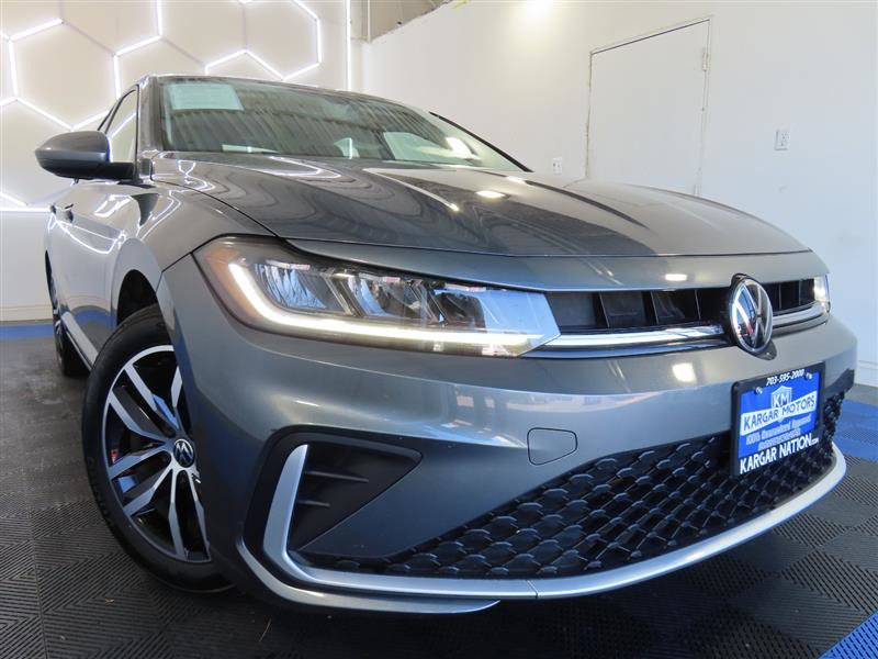 Used 2025 Volkswagen Jetta SE image 3