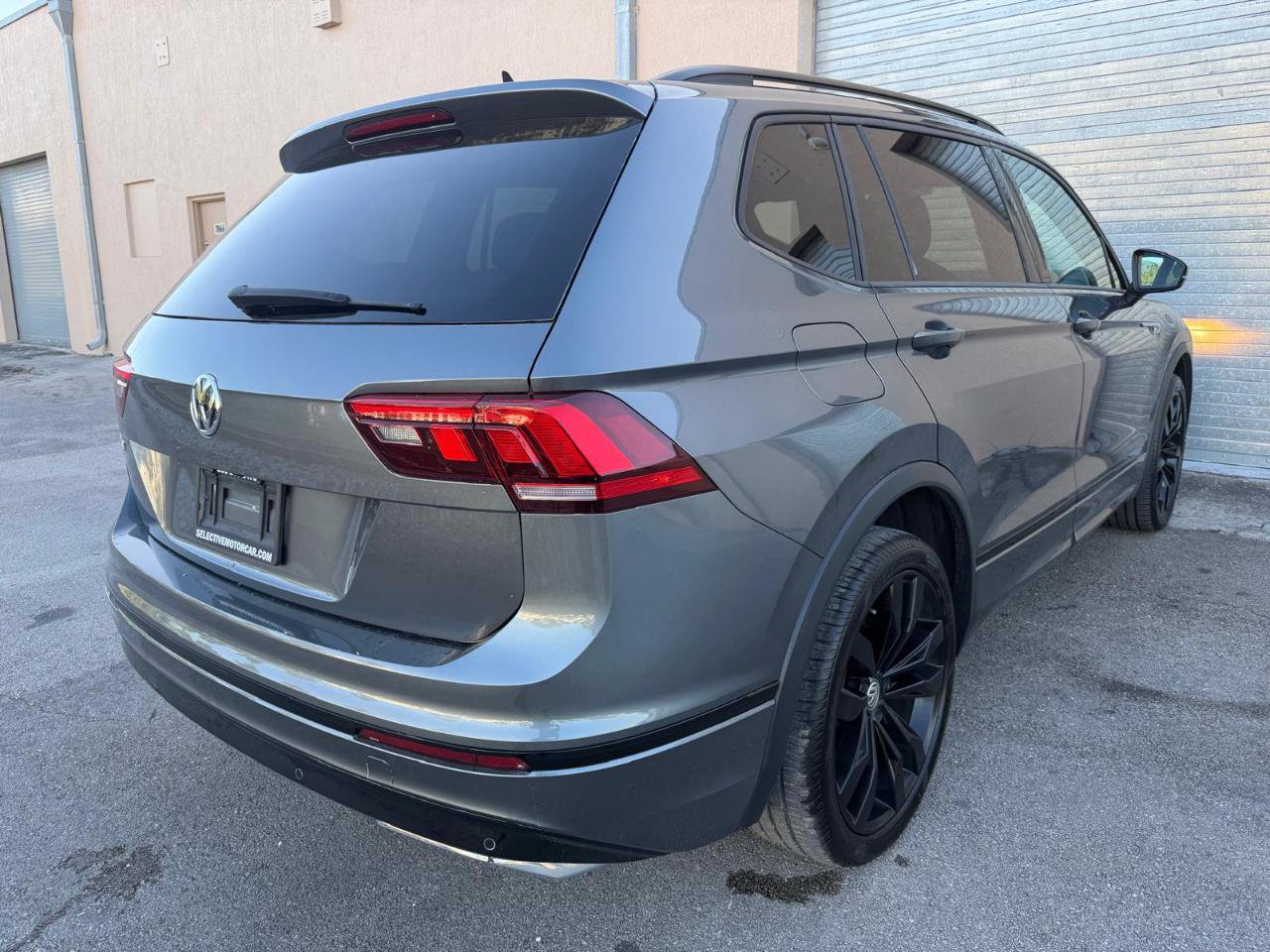 Used 2021 Volkswagen Tiguan SE R-Line FWD image 3