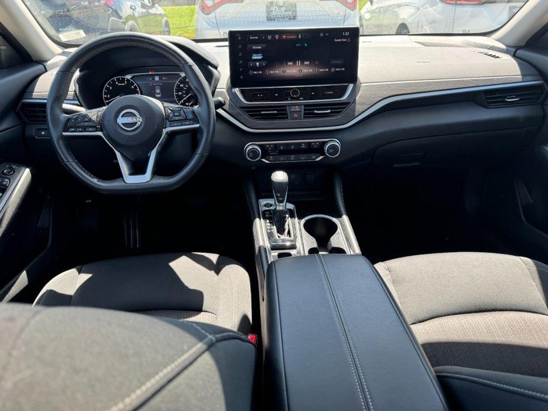 Used 2024 Nissan Altima 2.5 SV w/ SV Premium Package AWD/4WD image 9