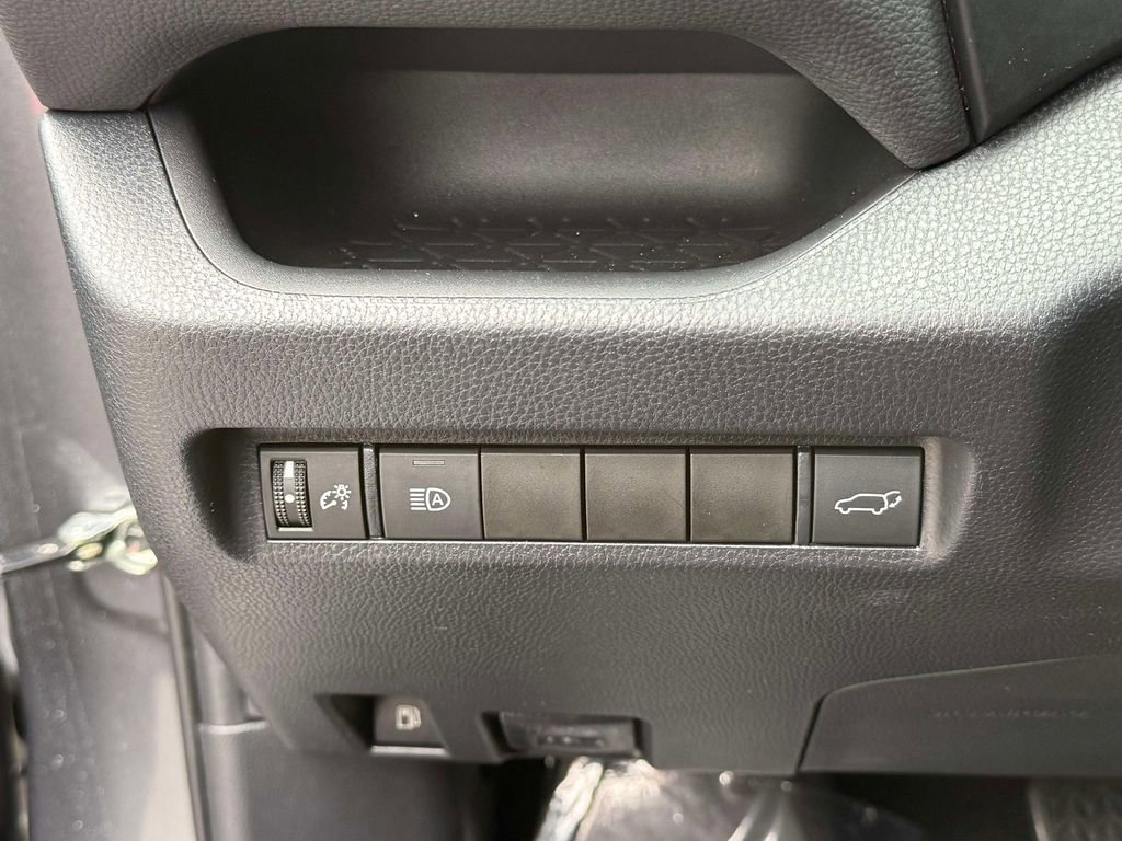 Used 2020 Toyota RAV4 XLE w/ Convenience Package AWD/4WD image 29