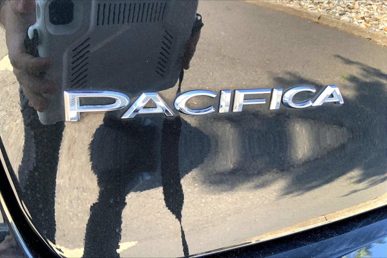 Certified 2023 Chrysler Pacifica Touring-L AWD/4WD image 7