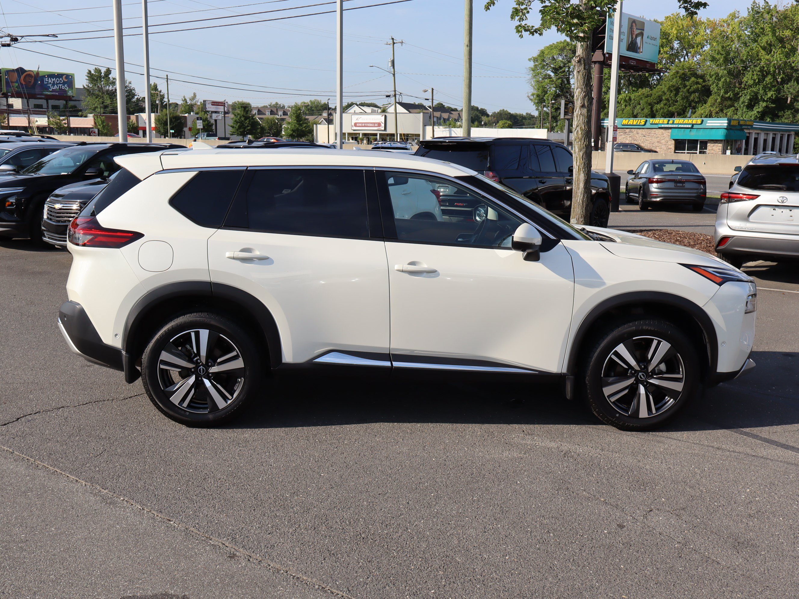 Used 2023 Nissan Rogue Platinum w/ Platinum Premium Package AWD/4WD image 11