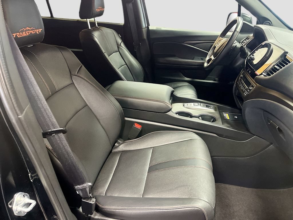 Used 2025 Honda Passport TrailSport image 30