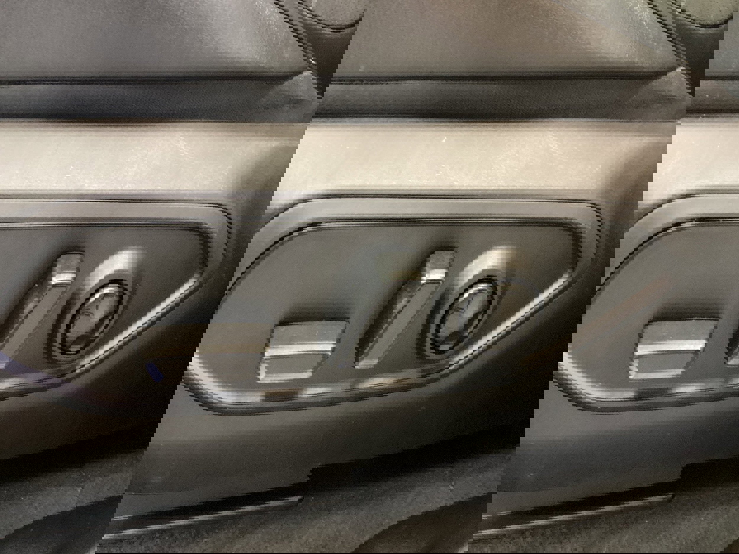 Used 2024 Jeep Grand Cherokee Altitude image 16