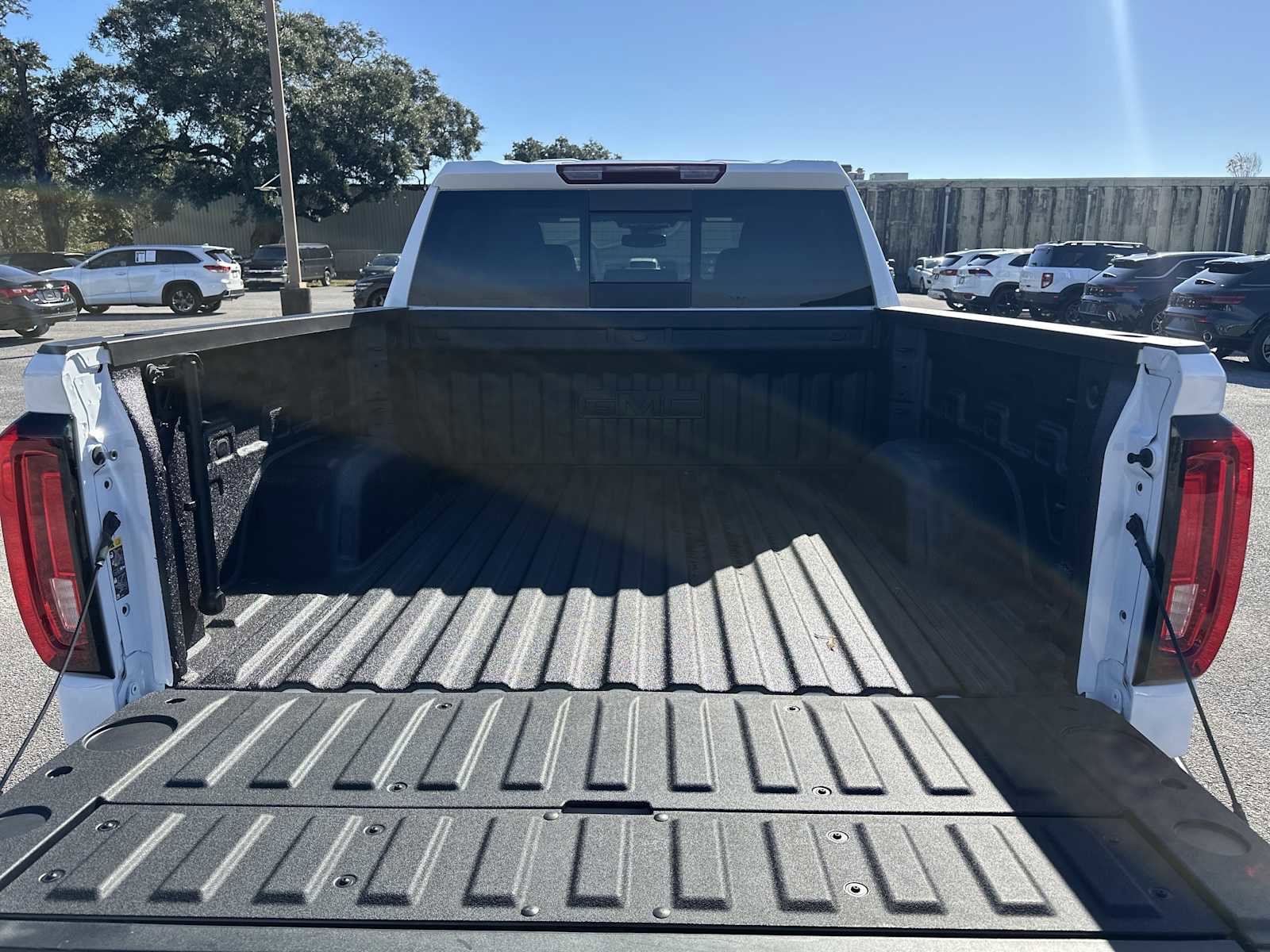 Used 2024 GMC Sierra 1500 SLT w/ SLT Premium Plus Package image 41