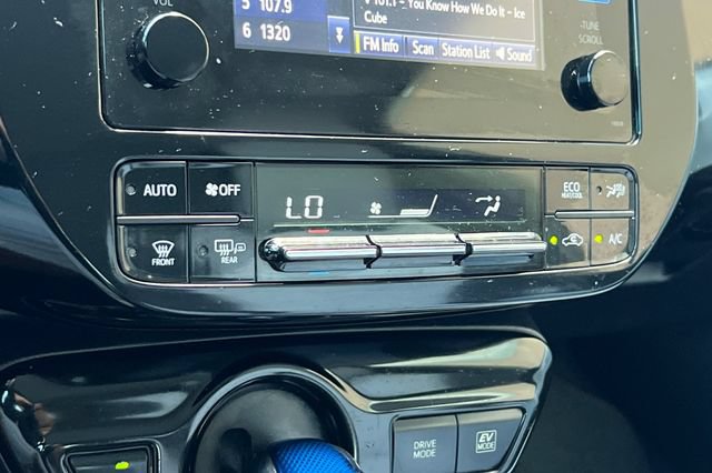 Used 2017 Toyota Prius Four FWD image 22