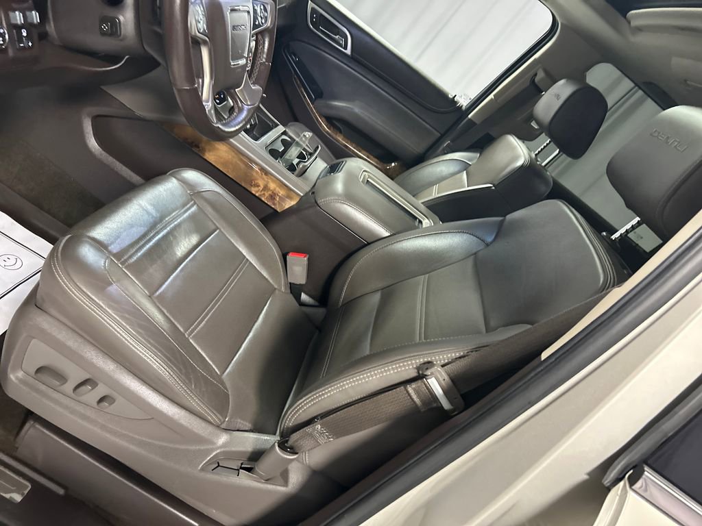 Used 2015 GMC Yukon XL Denali w/ Touring Package AWD/4WD image 12
