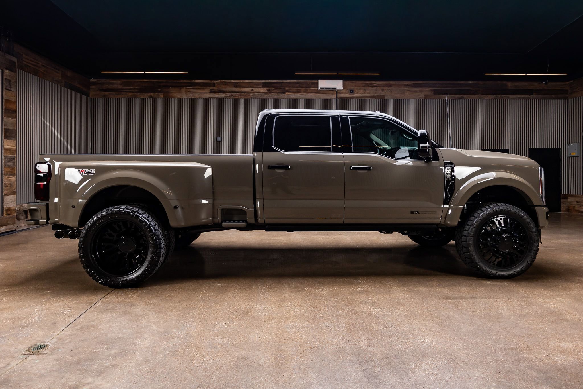 Used 2026 Ford F450 Platinum w/ Platinum Plus Package AWD/4WD image 11