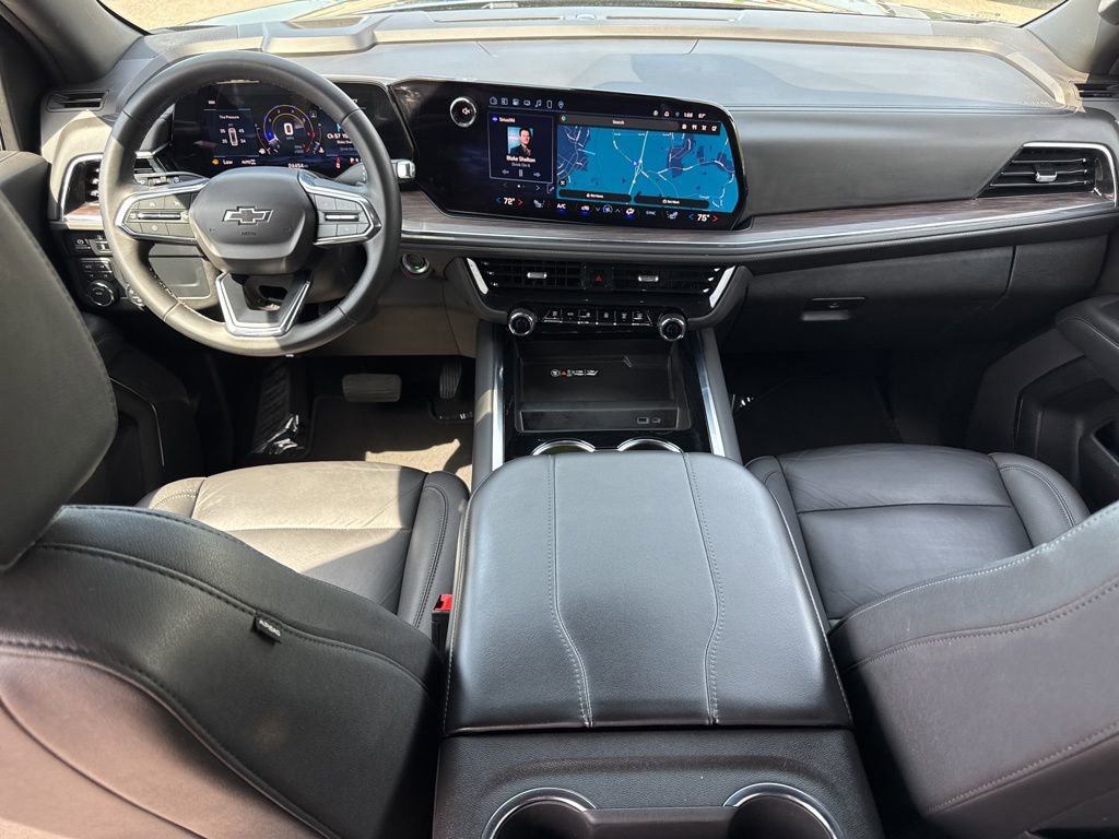 Used 2025 Chevrolet Suburban Z71 AWD/4WD image 15