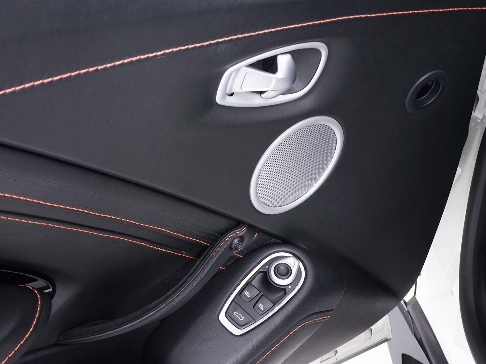 Used 2020 Aston Martin V8 Vantage Coupe image 32