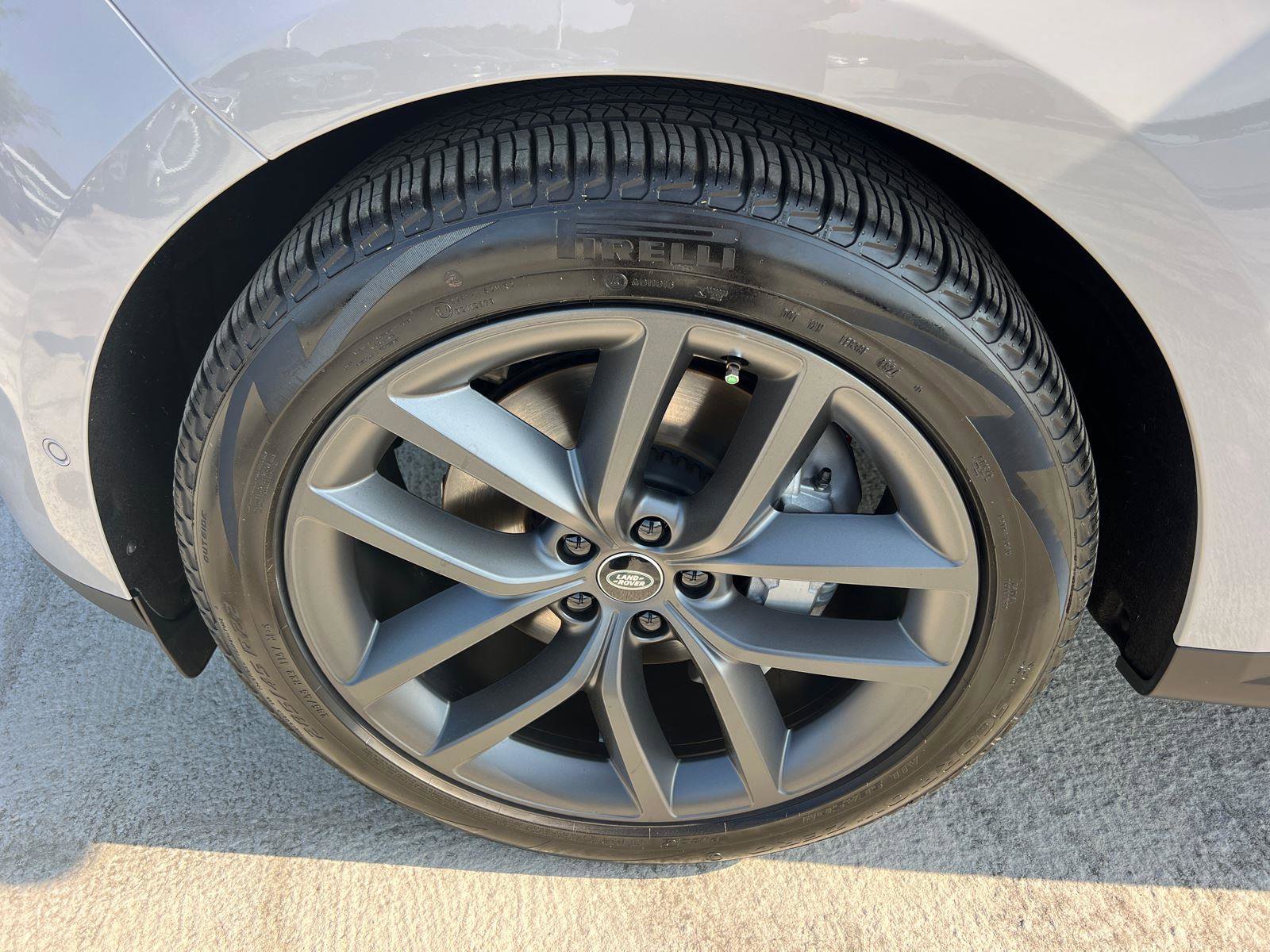 Used 2024 Land Rover Range Rover Sport SE image 11