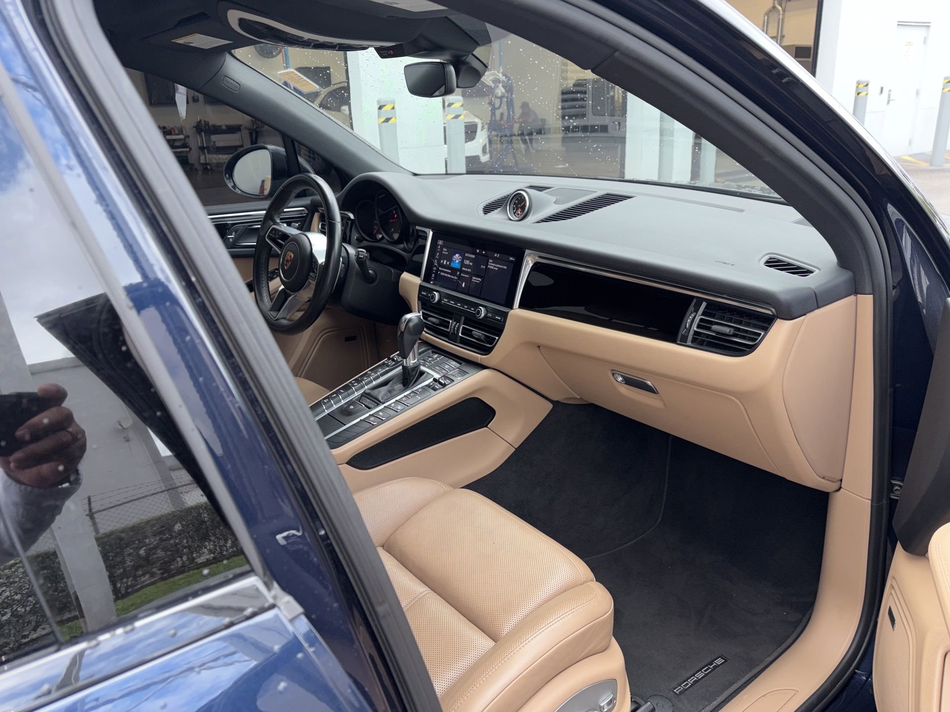 Used 2020 Porsche Macan Base image 11