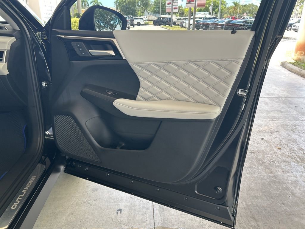 New 2025 Mitsubishi Outlander SEL image 29
