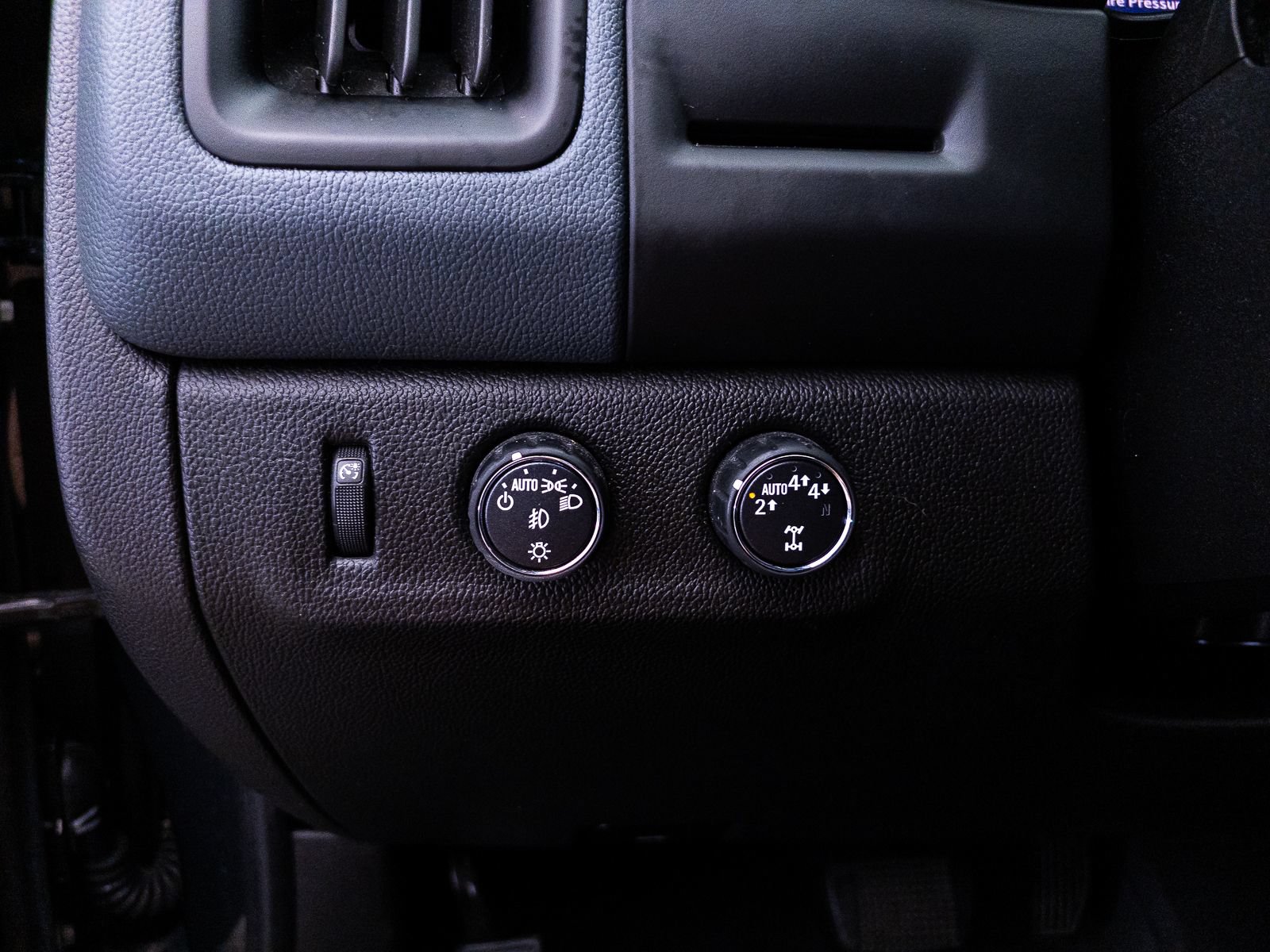 Used 2020 Chevrolet Colorado Z71 AWD/4WD image 6