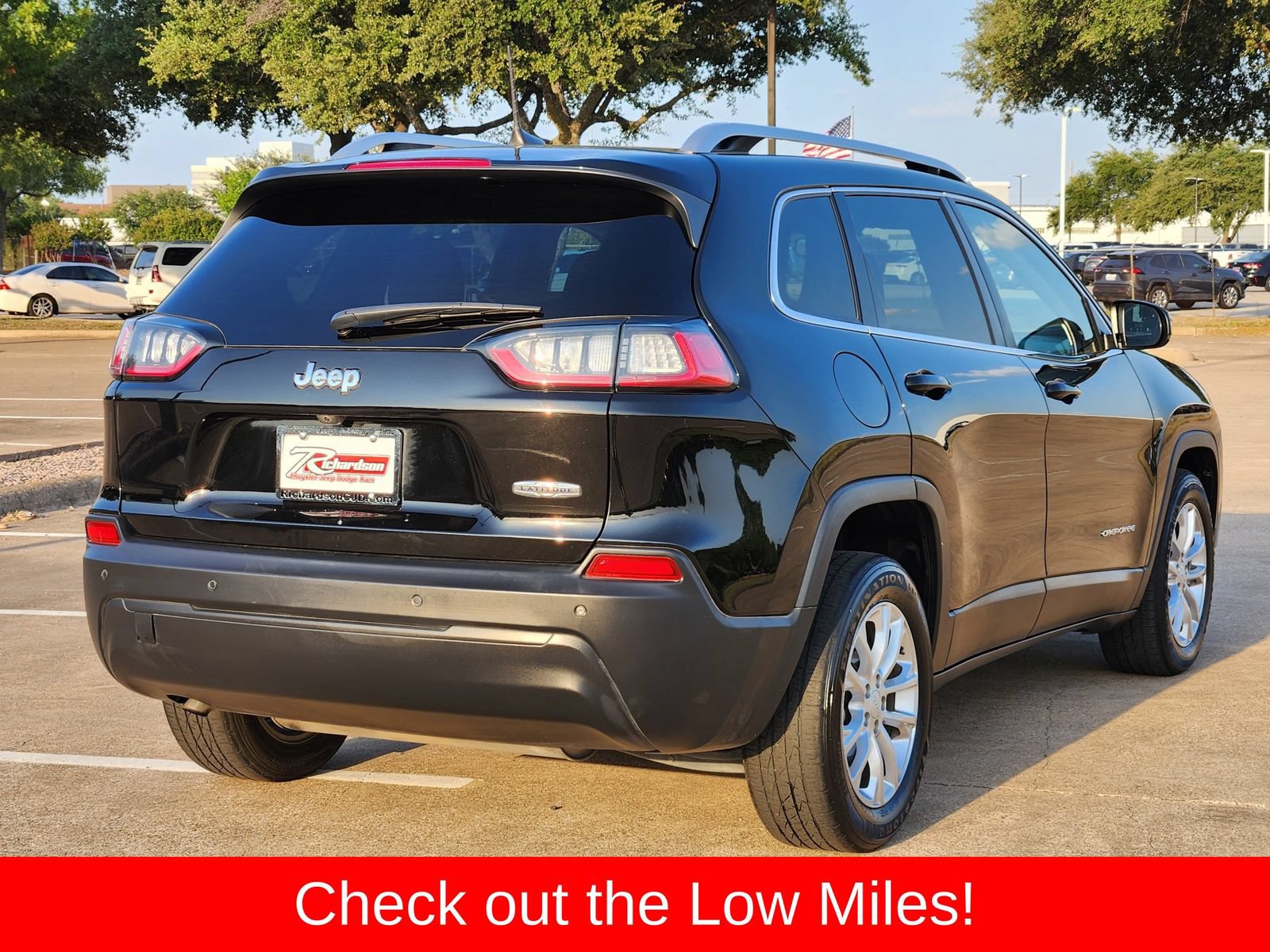 Used 2019 Jeep Cherokee Latitude w/ Popular Appearance Group FWD image 6
