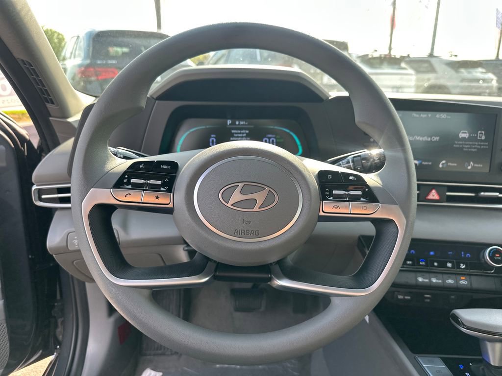 New 2026 Hyundai Elantra Hybrid FWD image 17