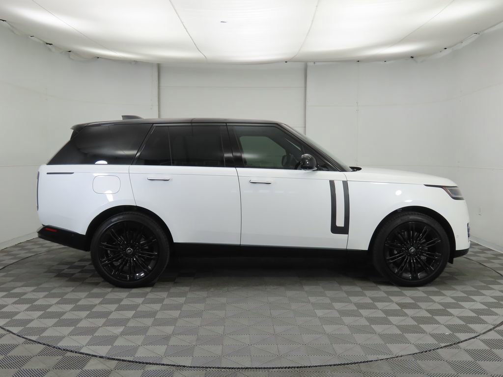New 2025 Land Rover Range Rover SE image 4