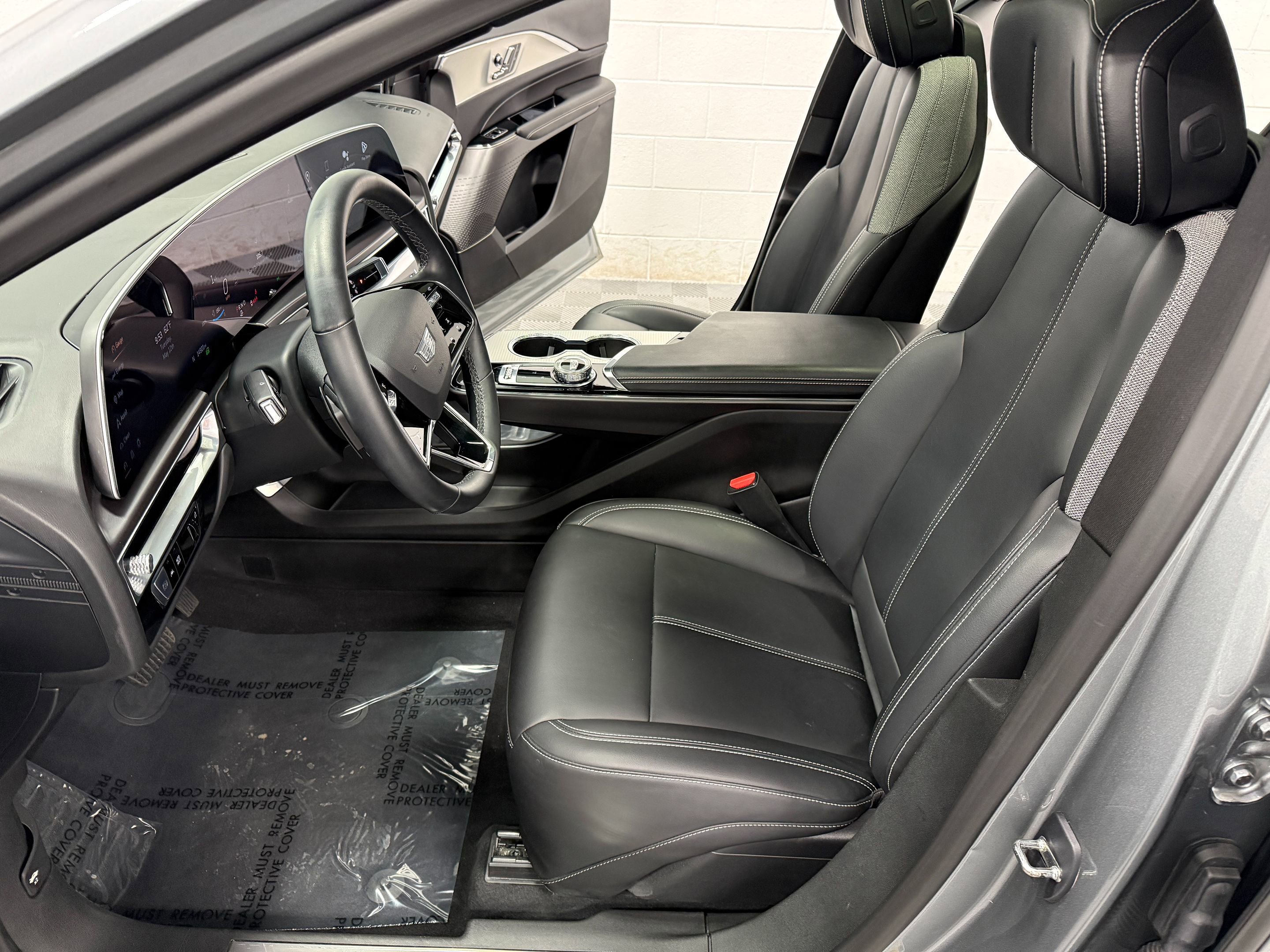 Used 2024 Cadillac Lyriq Tech RWD image 13