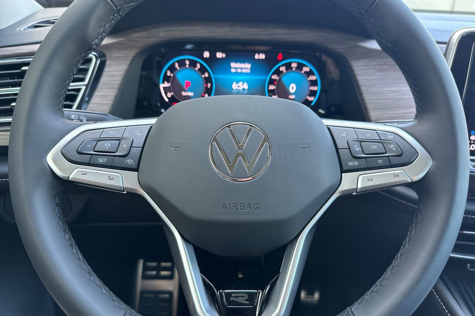 New 2025 Volkswagen Atlas SEL Premium R-Line image 24