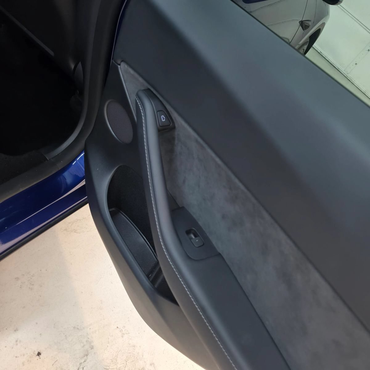 Used 2024 Tesla Model Y Long Range AWD/4WD image 25
