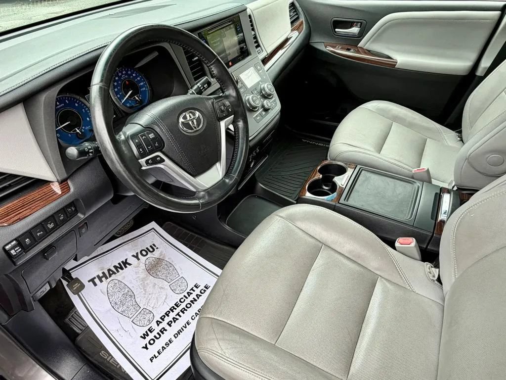 Used 2015 Toyota Sienna Limited Premium FWD image 2