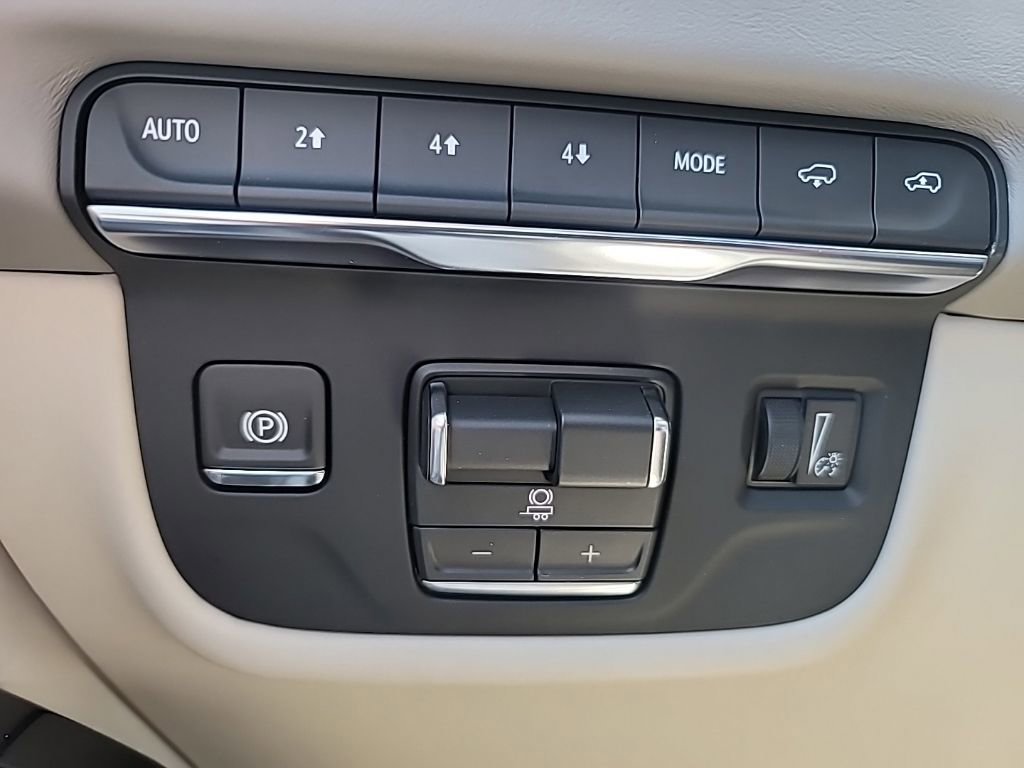Certified 2026 Cadillac Escalade Platinum Sport w/ LPO, ONYX Package AWD/4WD image 19