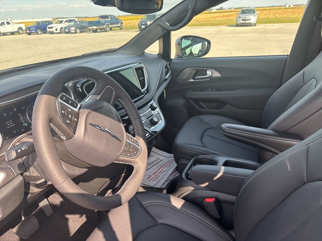 New 2026 Chrysler Pacifica Select image 12