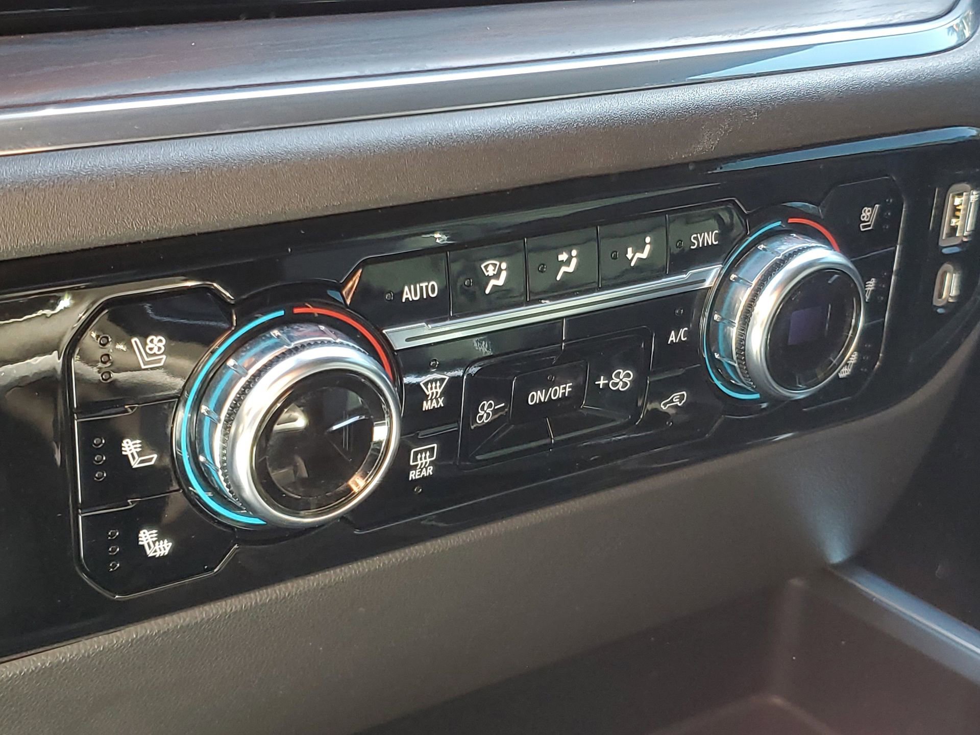 Used 2023 GMC Sierra 1500 SLT w/ SLT Premium Package image 31