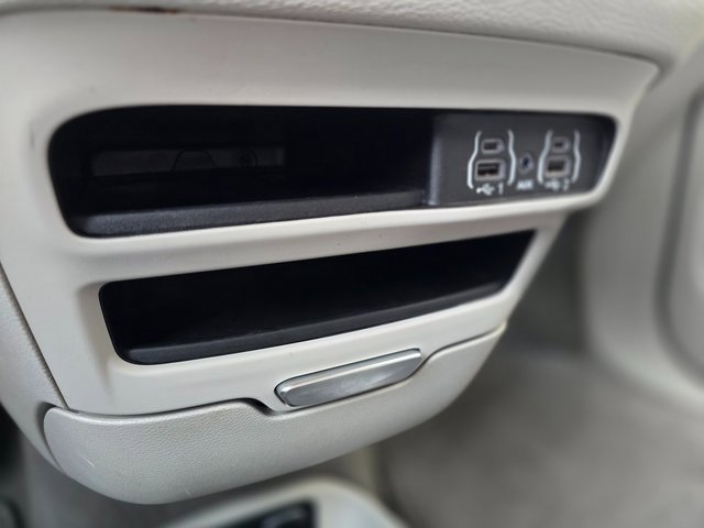 Used 2021 Chrysler Pacifica Touring image 30