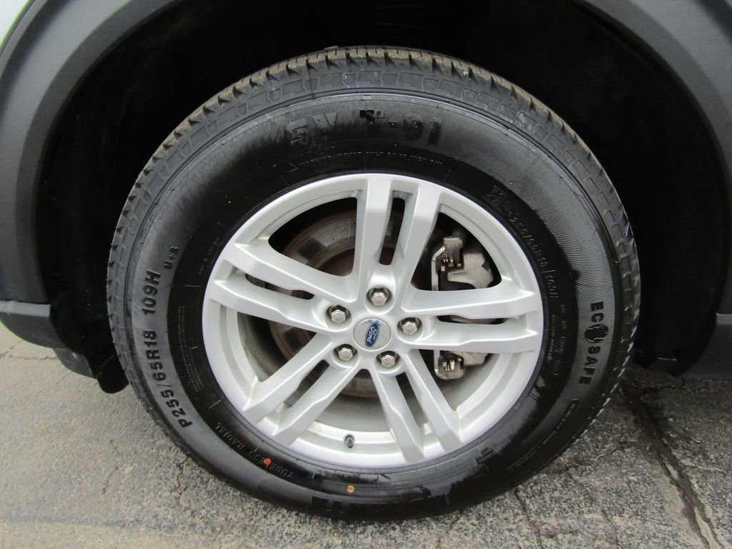 Used 2024 Ford Explorer XLT w/ Equipment Group 202A AWD/4WD image 23