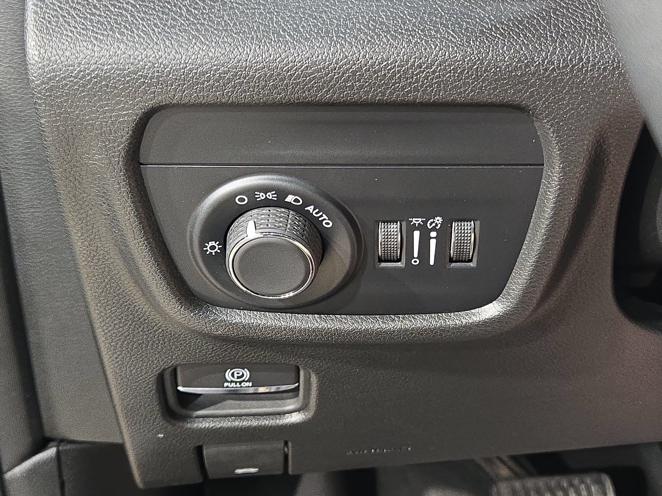 Used 2023 Jeep Grand Cherokee Laredo AWD/4WD image 25