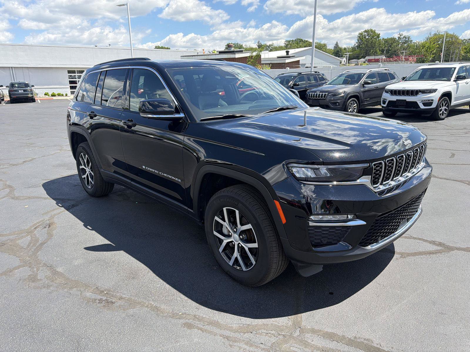 Used 2024 Jeep Grand Cherokee Limited w/ Luxury Tech Group II AWD/4WD image 2
