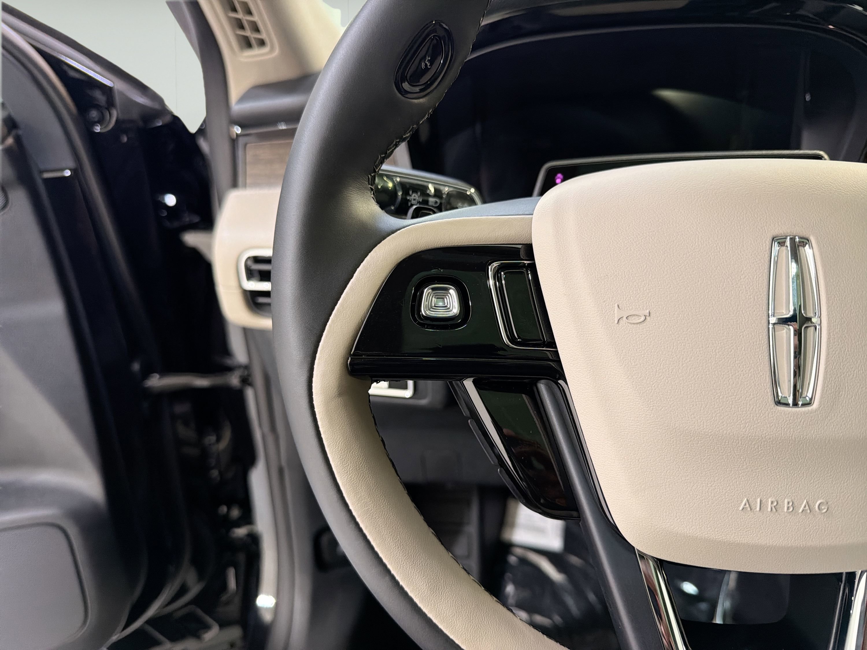 New 2026 Lincoln Corsair Reserve FWD image 14