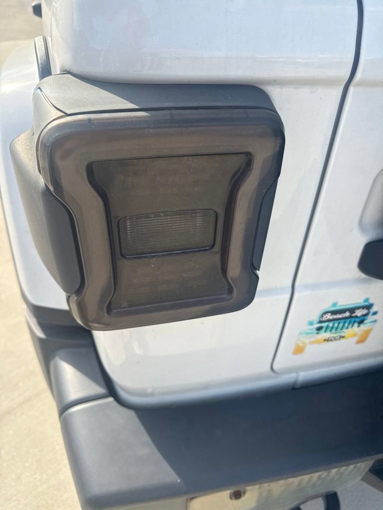Used 2022 Jeep Wrangler Unlimited Sahara AWD/4WD image 15