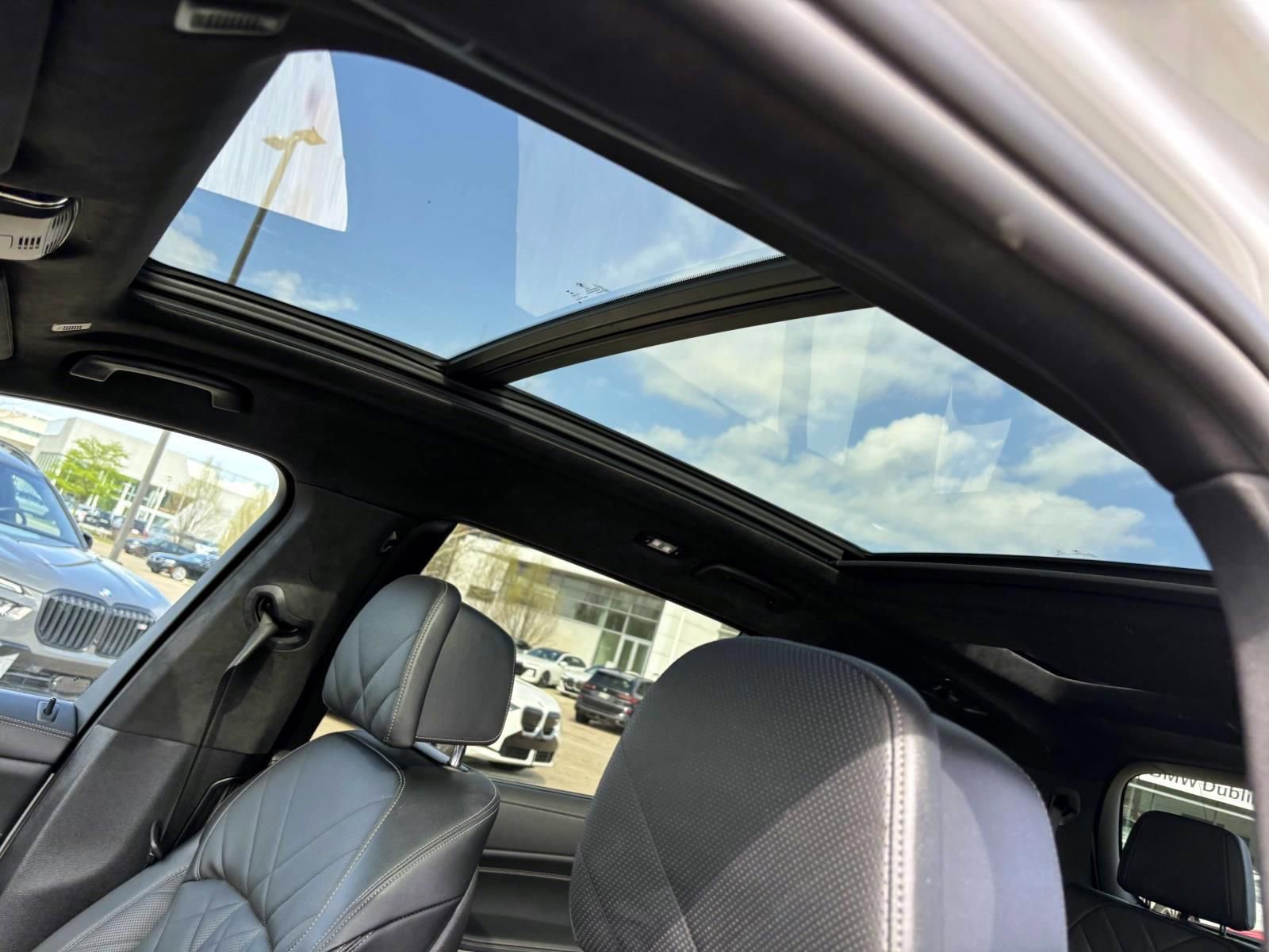 Used 2023 BMW X7 xDrive40i w/ M Sport Package image 25