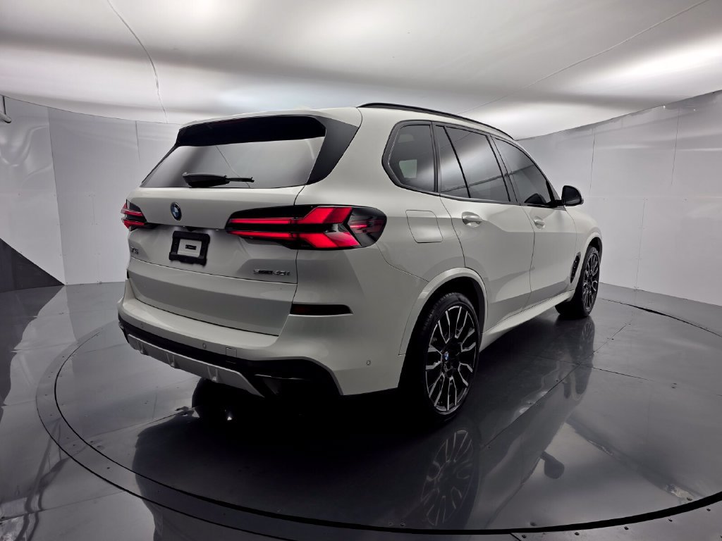 Certified 2025 BMW X5 sDrive40i w/ M Sport Package RWD image 6