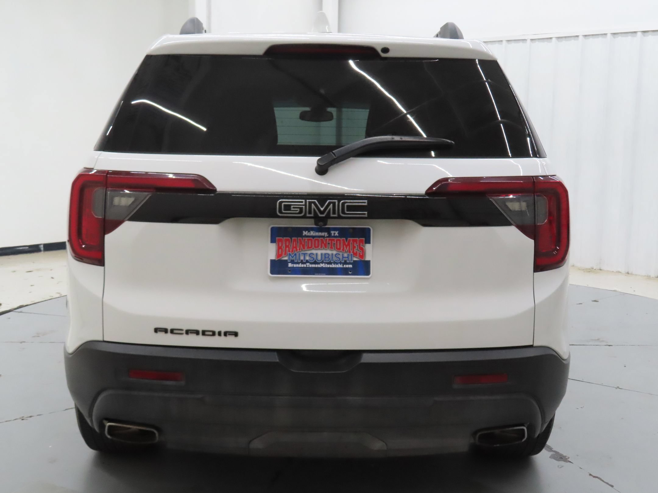 Used 2023 GMC Acadia SLT w/ Elevation Edition FWD image 4