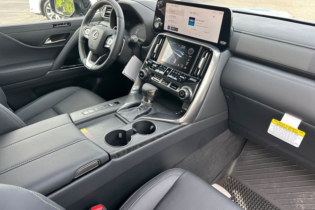 New 2026 Lexus LX 600 4WD w/ Luxury Package image 18