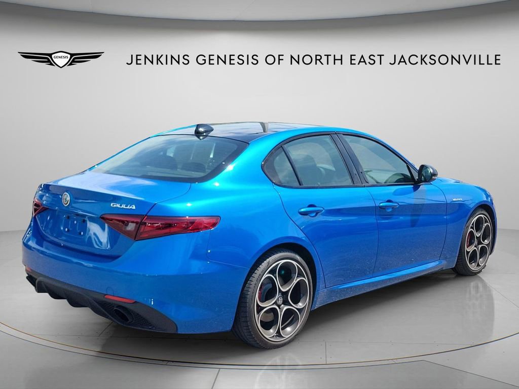 Used 2022 Alfa Romeo Giulia Veloce RWD image 2