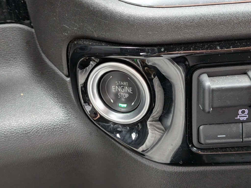 Used 2025 GMC Sierra 1500 SLT AWD/4WD image 22