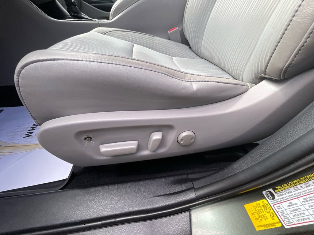 Used 2019 Toyota Highlander Plus AWD/4WD image 13