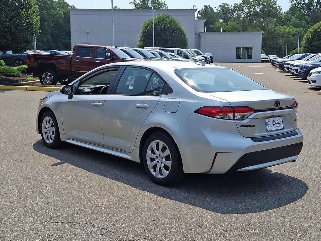 Used 2022 Toyota Corolla LE FWD image 6