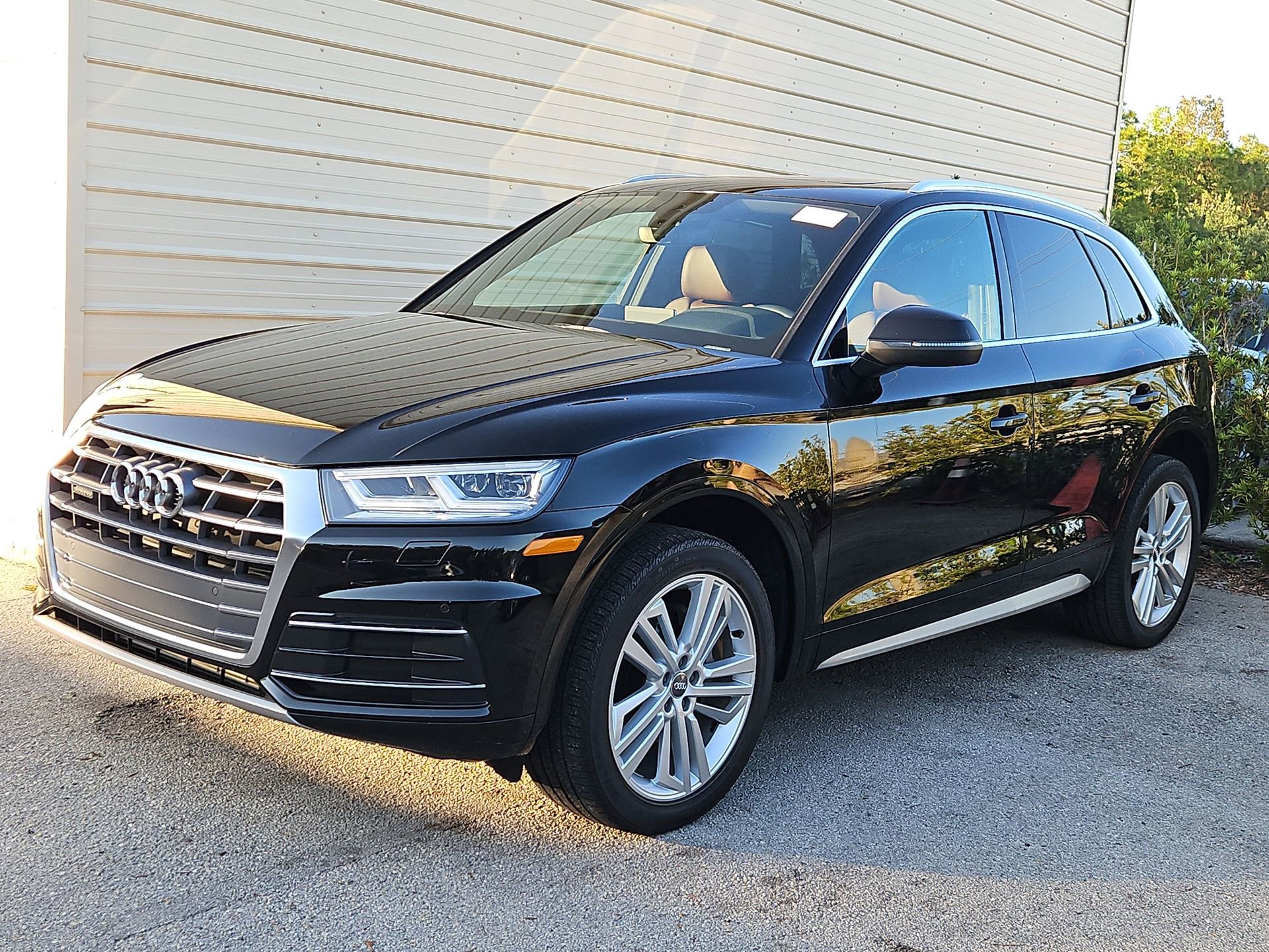 Used 2019 Audi Q5 Premium w/ Premium Plus Package AWD/4WD image 3