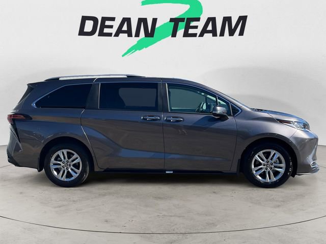 Used 2023 Toyota Sienna Limited FWD image 9