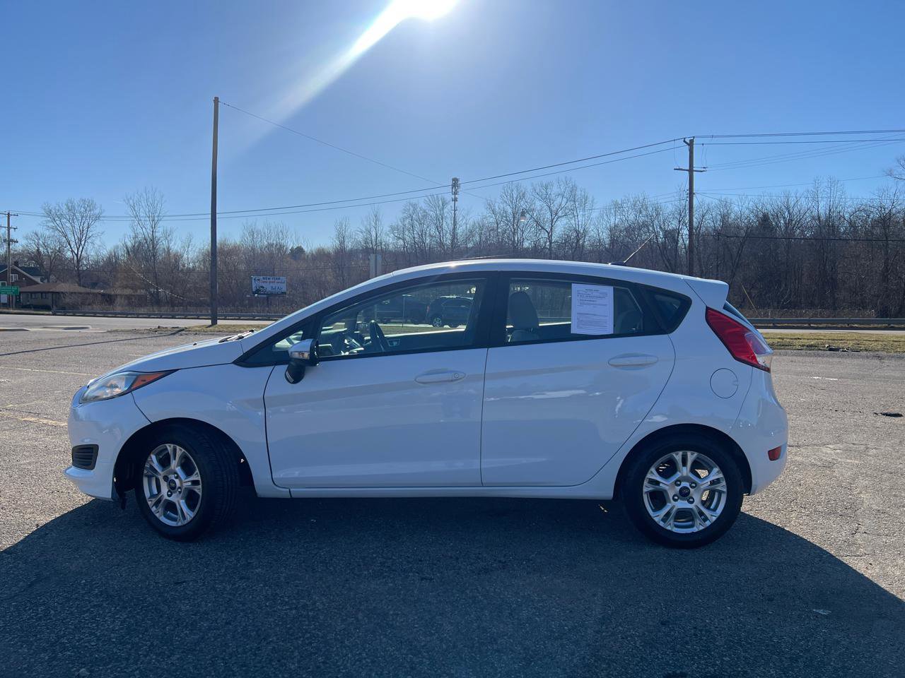 Used 2015 Ford Fiesta SE FWD image 3
